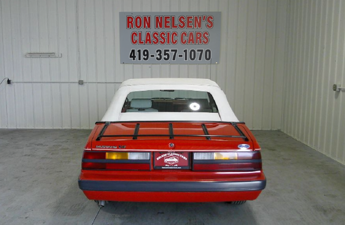 1985 Ford Mustang - Photo 10