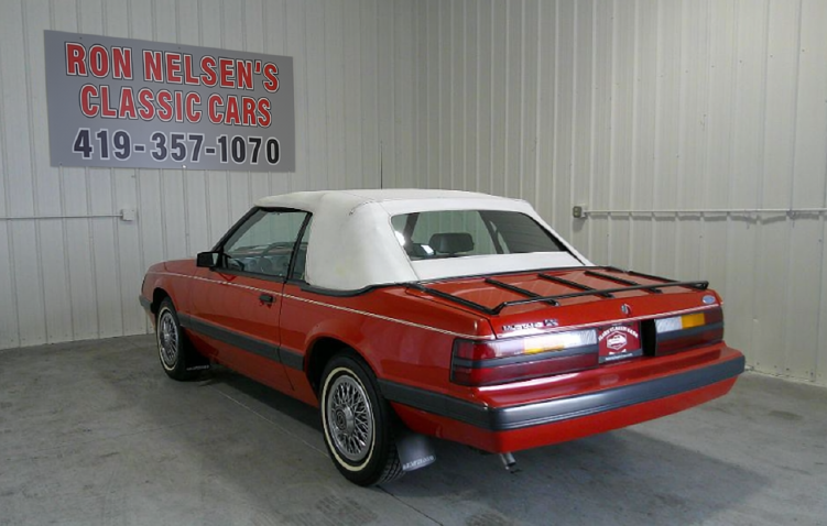 1985 Ford Mustang - Photo 11