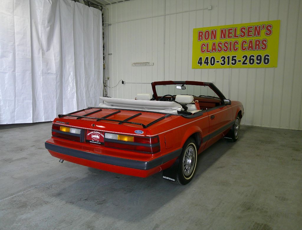 1985 Ford Mustang - Photo 13