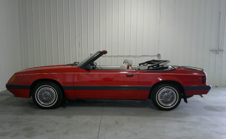 1985 Ford Mustang - Photo 16