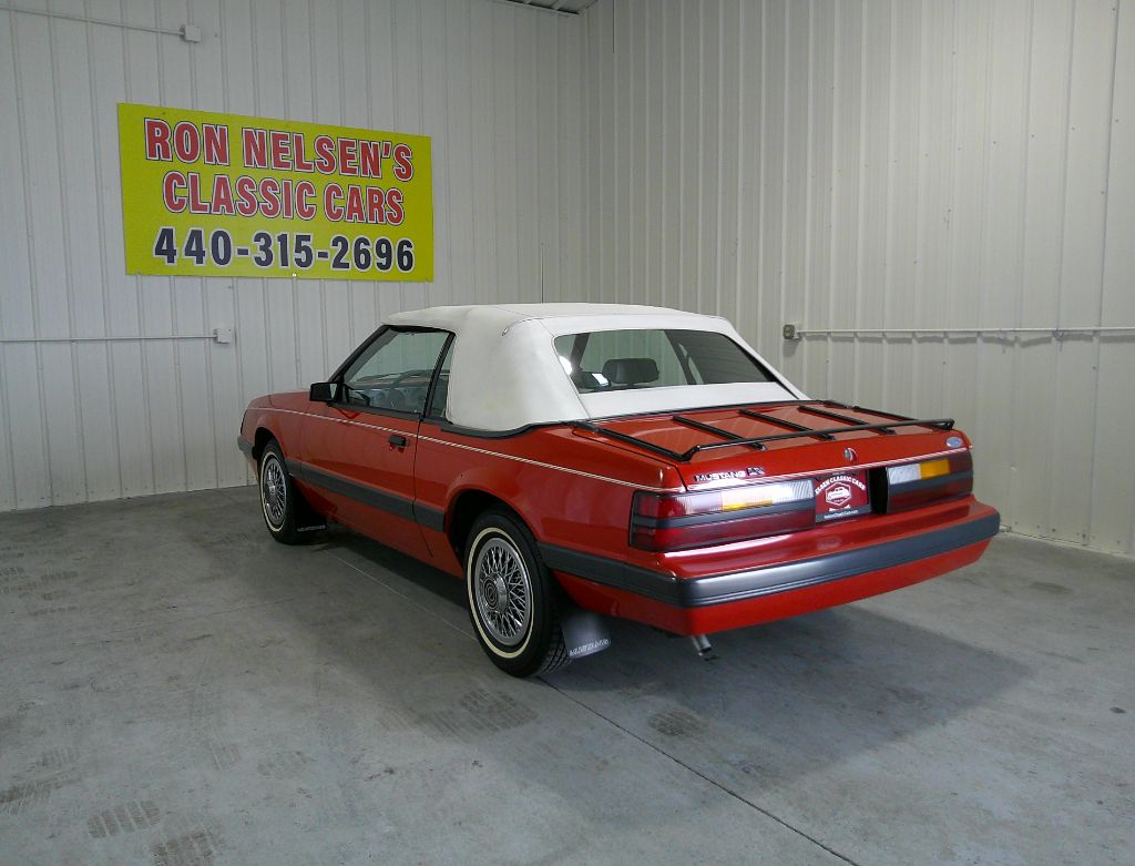 1985 Ford Mustang - Photo 11