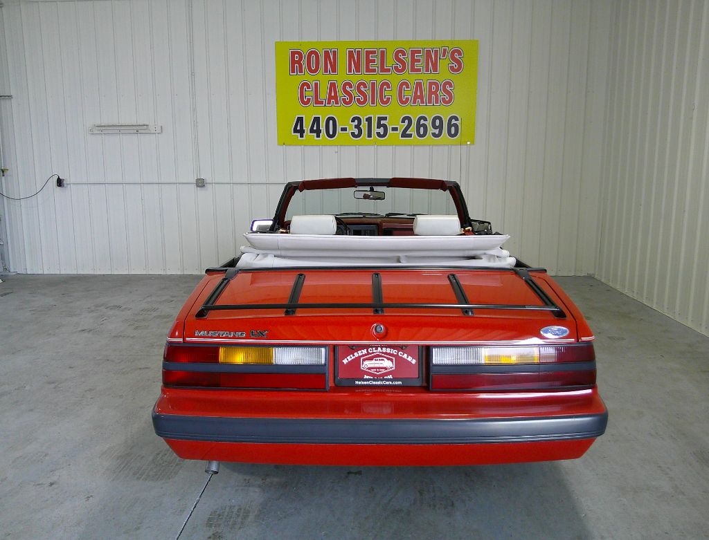 1985 Ford Mustang - Photo 14