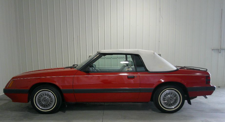 1985 Ford Mustang - Photo 12
