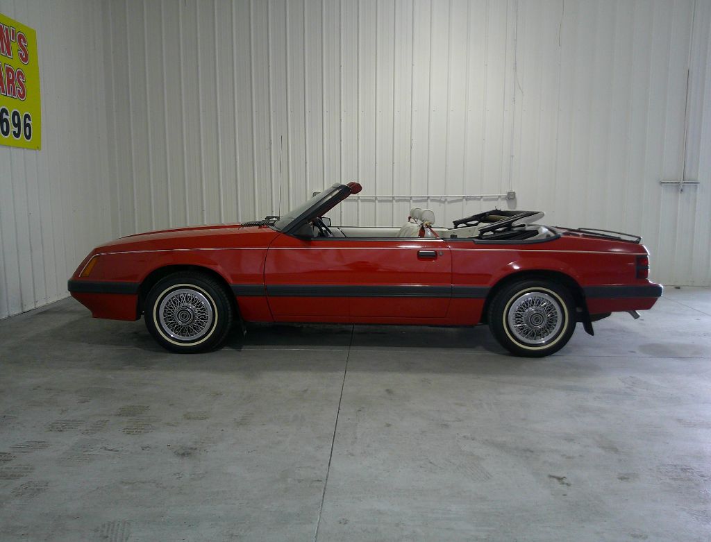 1985 Ford Mustang - Photo 16