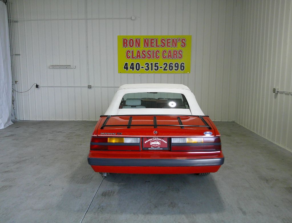 1985 Ford Mustang - Photo 10