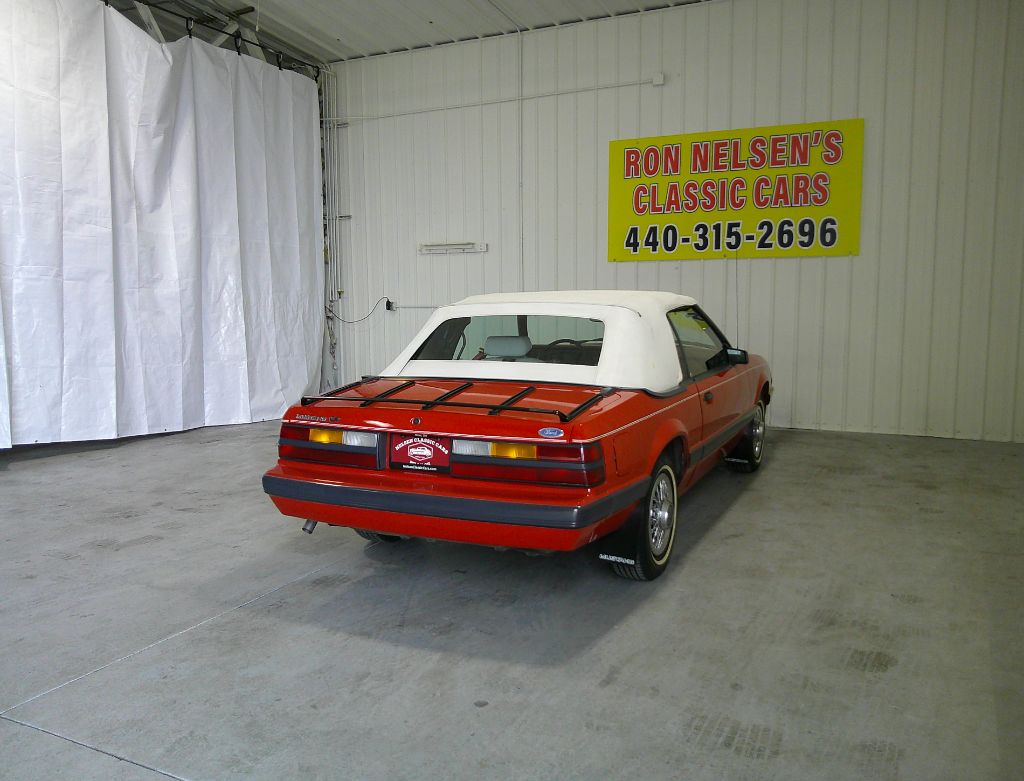 1985 Ford Mustang - Photo 9