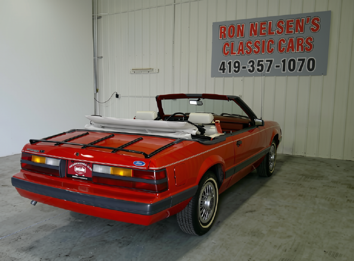 1985 Ford Mustang - Photo 13