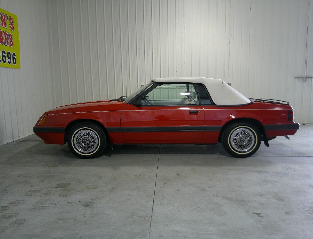 1985 Ford Mustang - Photo 12