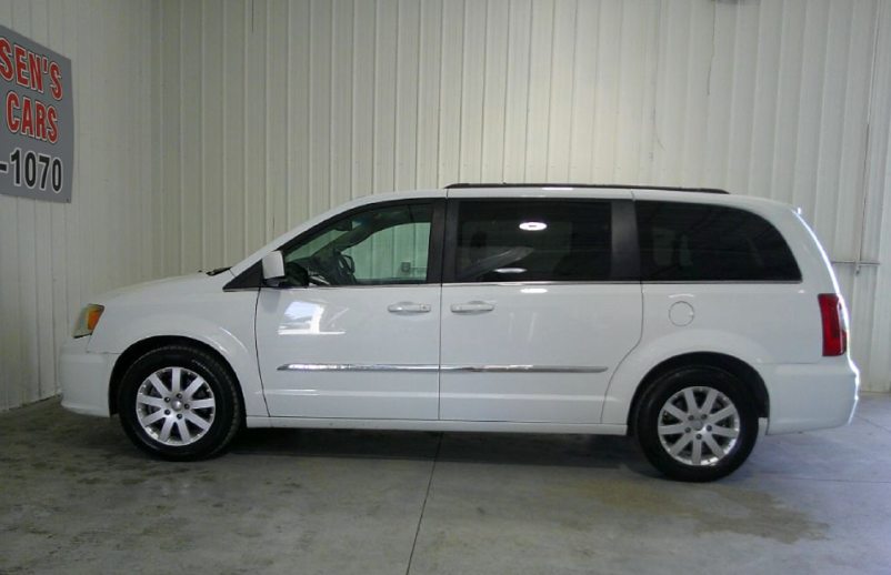 2014 Chrysler Town & Country Touring - Photo 9