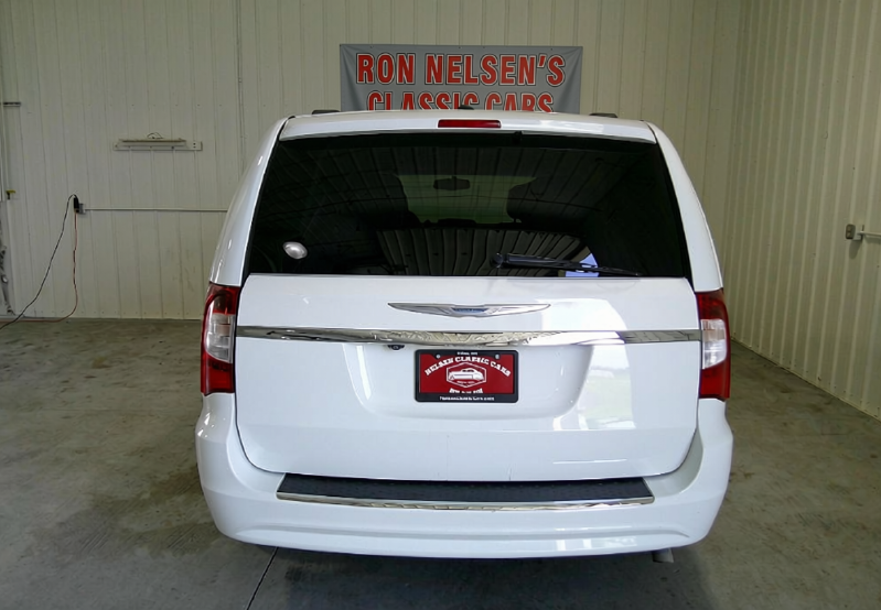 2014 Chrysler Town & Country Touring - Photo 7